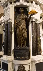 Памятник Вильгельму Оранскому — фигура женщины, символизирующая свободу