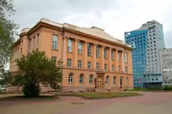 Публичная библиотека, проспект Ленина 60